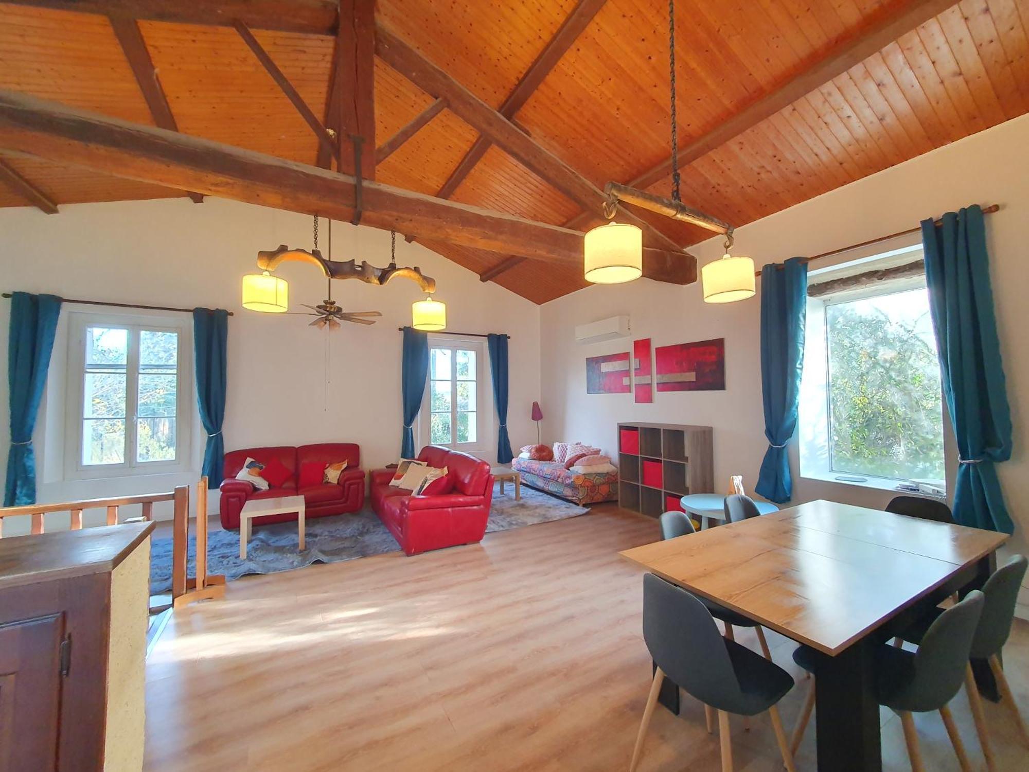 Maison Avec Piscine Location De Vacances Ferme Pedagogique Du Dolmen Le Pouget Luaran gambar