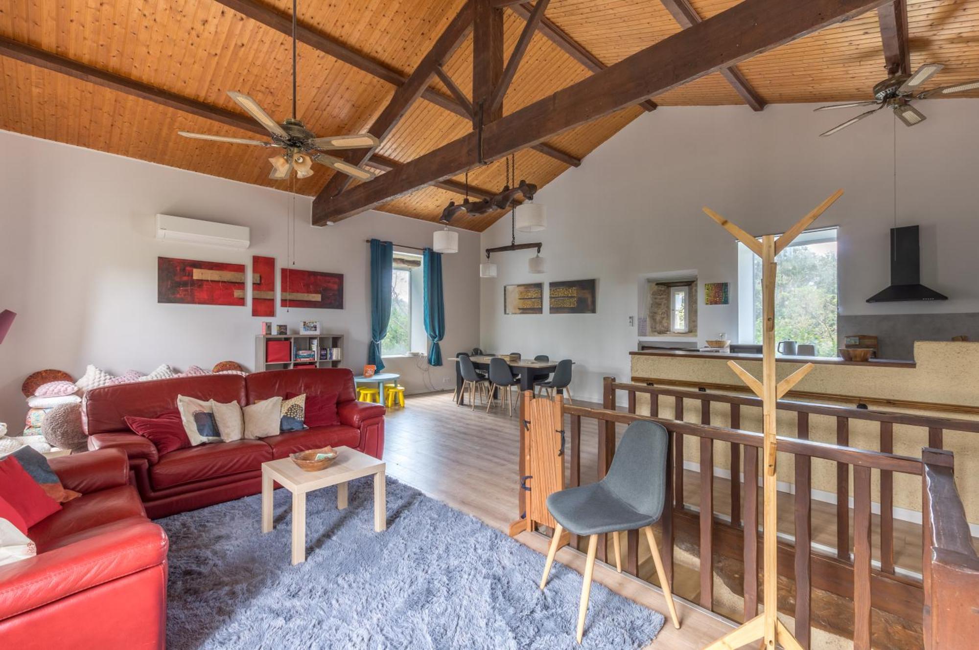 Maison Avec Piscine Location De Vacances Ferme Pedagogique Du Dolmen Le Pouget Luaran gambar